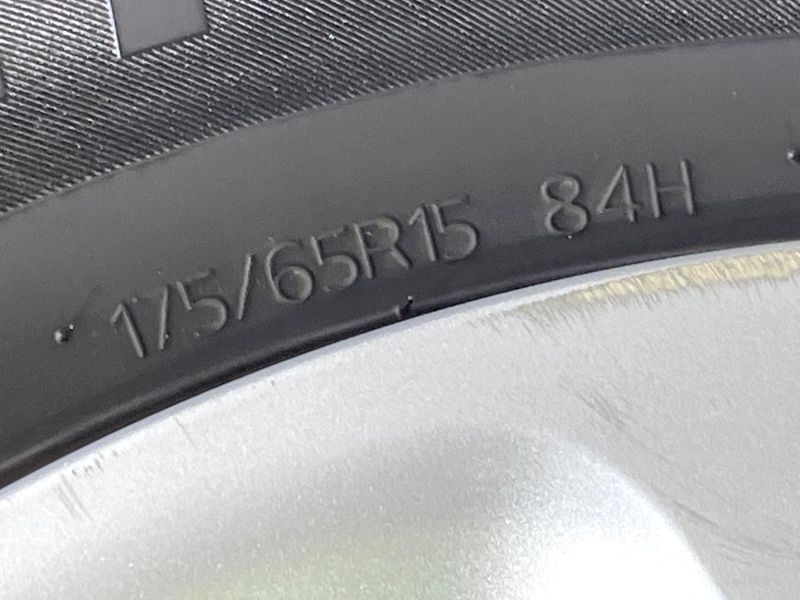2012 Toyota Aqua DAA-NHP10 (UW-6a6eb69b5b961)[12]