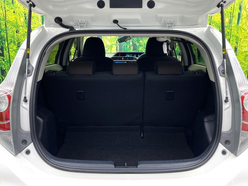 2012 Toyota Aqua DAA-NHP10 (UW-6a6eb69b899bf)[23]