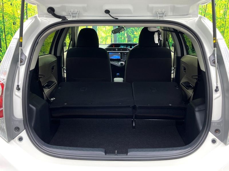 2012 Toyota Aqua DAA-NHP10 (UW-6a6eb69b899bf)[24]