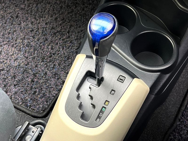 2012 Toyota Aqua DAA-NHP10 (UW-6a6eb69b899bf)[18]