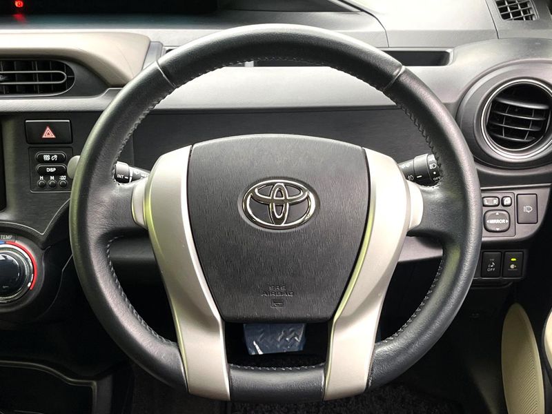 2012 Toyota Aqua DAA-NHP10 (UW-6a6eb69b899bf)[5]