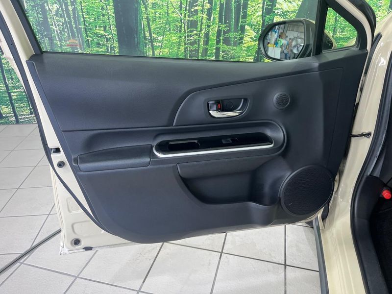 2019 Toyota Aqua DAA-NHP10H (UW-6a6eb6a3dd61d)[23]