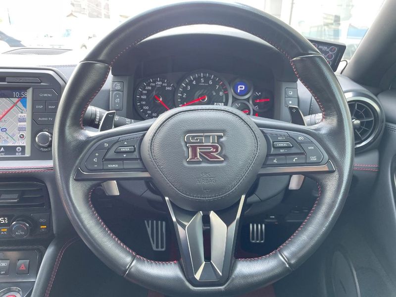 2017 Nissan GT-R DBA-R35 (UW-6a6eb6be646a3)[1]