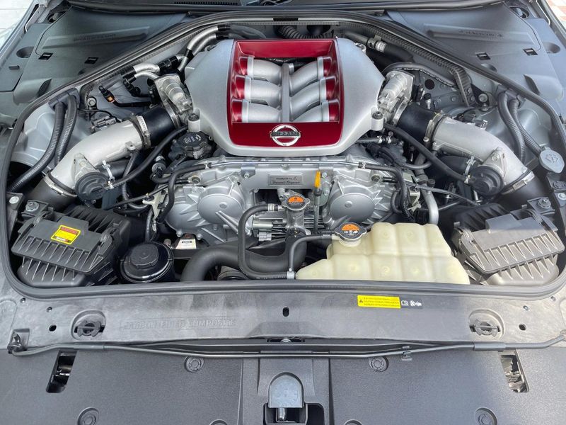 2017 Nissan GT-R DBA-R35 (UW-6a6eb6be646a3)[9]