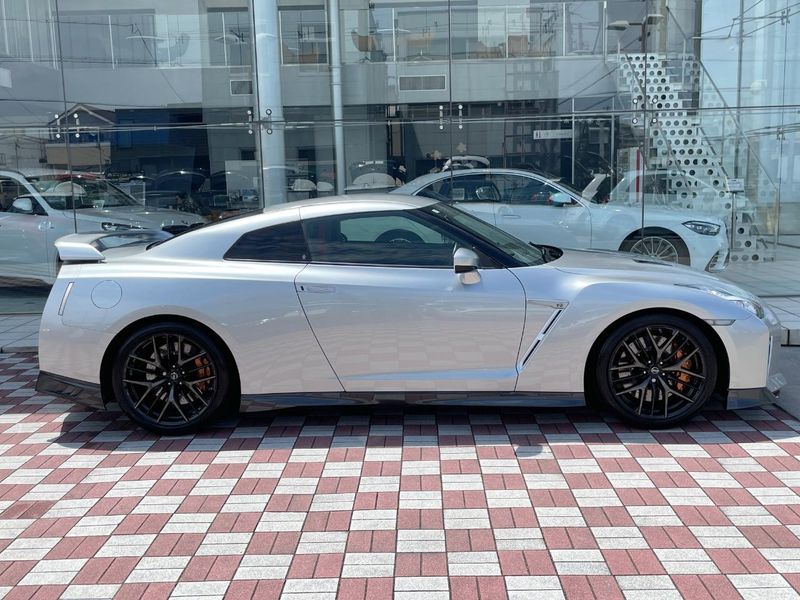 2017 Nissan GT-R DBA-R35 (UW-6a6eb6be646a3)[5]