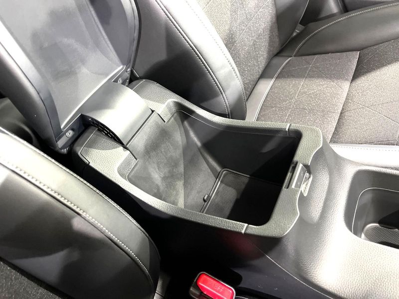 2021 Honda Vezel 6AA-RV6 (UW-6a6eb6e4adc4d)[18]
