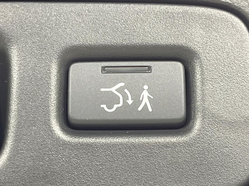 2023 Honda Vezel 6AA-RV6 (UW-6a6eb6e549716)[18]