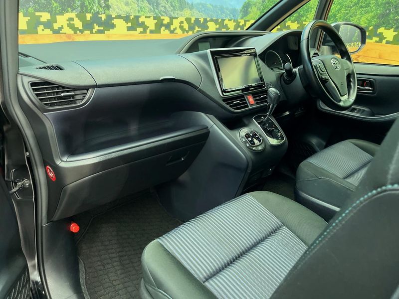 2015 Toyota Voxy DBA-ZRR85W (UW-6a6eb7672e5a6)[20]