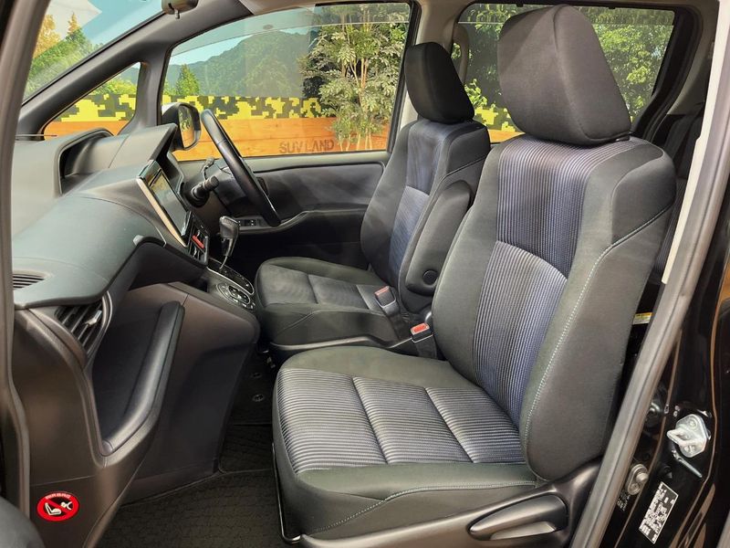 2015 Toyota Voxy DBA-ZRR85W (UW-6a6eb7672e5a6)[26]