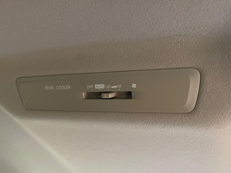 2015 Toyota Voxy DBA-ZRR85W (UW-6a6eb7672e5a6)[17]