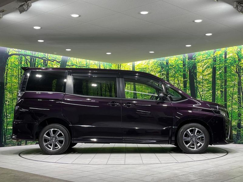 2017 Toyota Voxy DBA-ZRR85W (UW-6a6eb767bb7e5)[18]