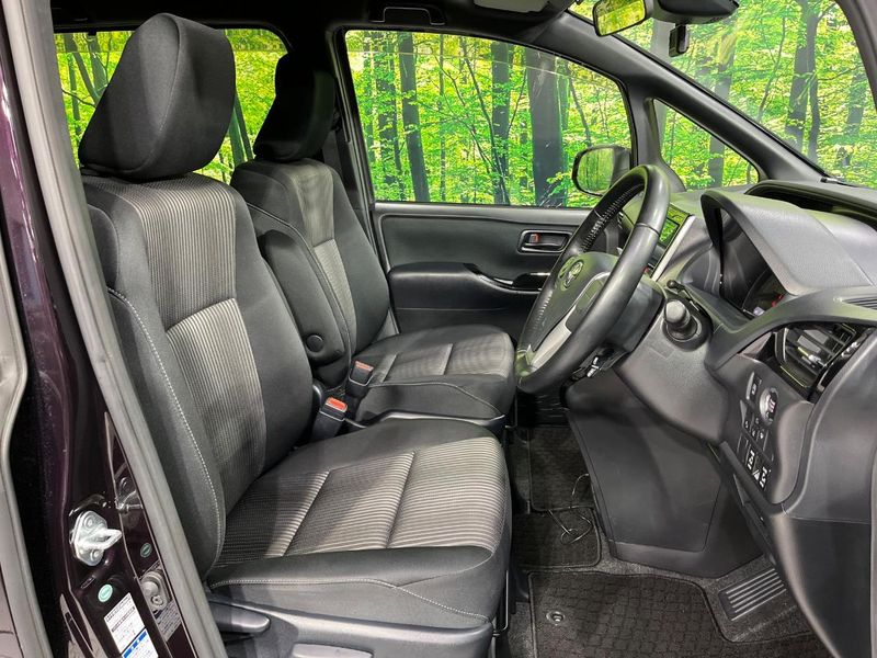 2017 Toyota Voxy DBA-ZRR85W (UW-6a6eb767bb7e5)[28]