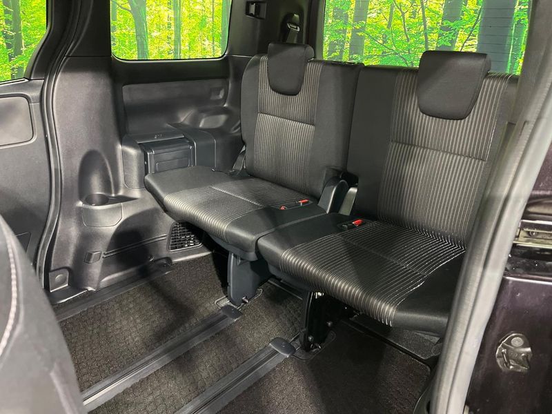 2017 Toyota Voxy DBA-ZRR85W (UW-6a6eb767bb7e5)[23]