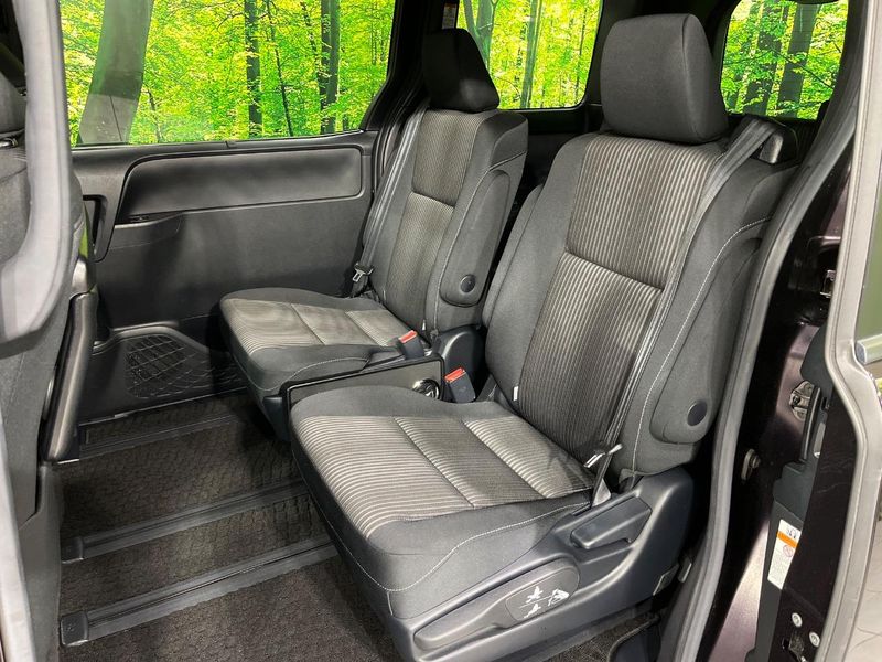 2017 Toyota Voxy DBA-ZRR85W (UW-6a6eb767bb7e5)[22]