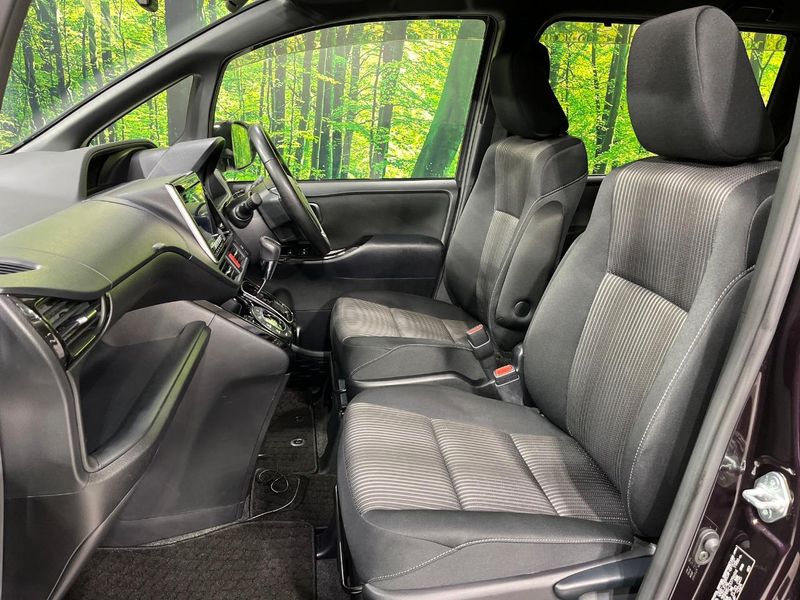2017 Toyota Voxy DBA-ZRR85W (UW-6a6eb767bb7e5)[21]