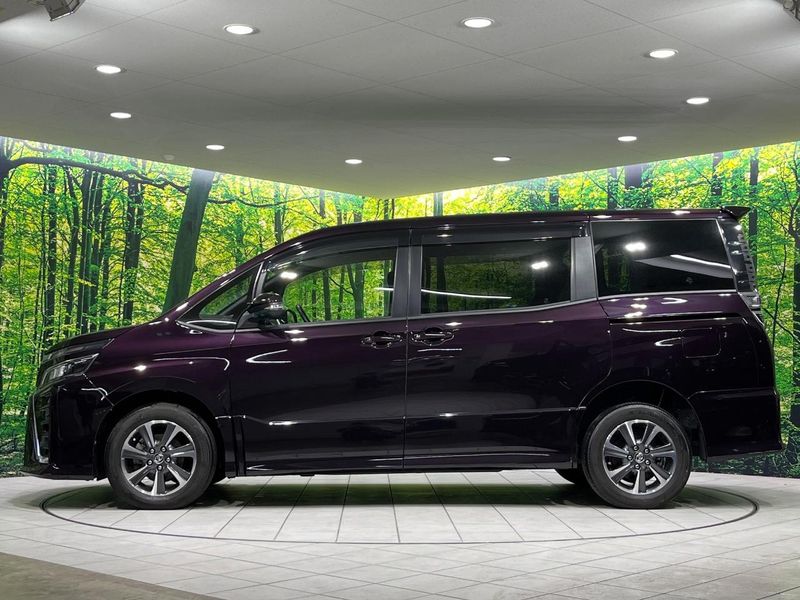2017 Toyota Voxy DBA-ZRR85W (UW-6a6eb767bb7e5)[14]