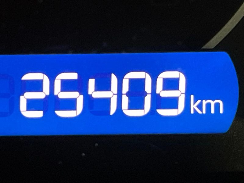 2017 Toyota Voxy DBA-ZRR85W (UW-6a6eb767bb7e5)[2]