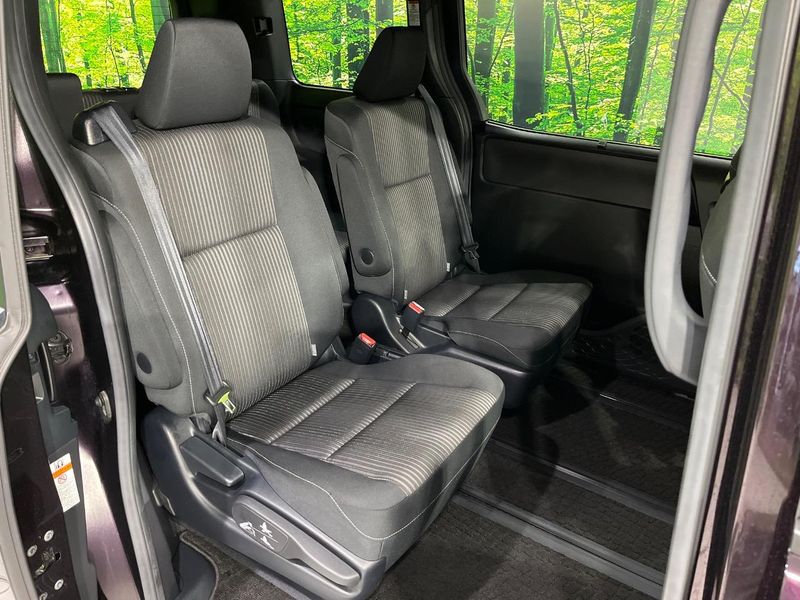 2017 Toyota Voxy DBA-ZRR85W (UW-6a6eb767bb7e5)[25]