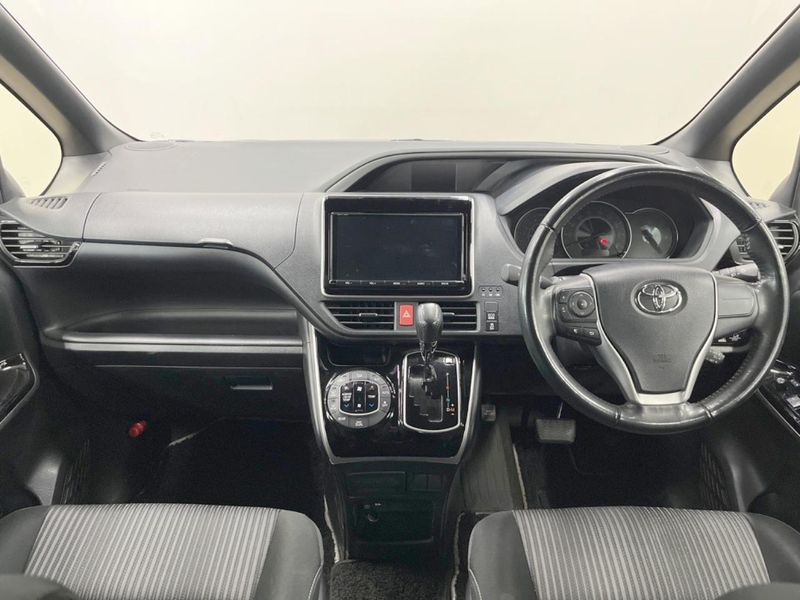 2020 Toyota Voxy 3BA-ZRR85W (UW-6a6eb7699e5d7)[16]