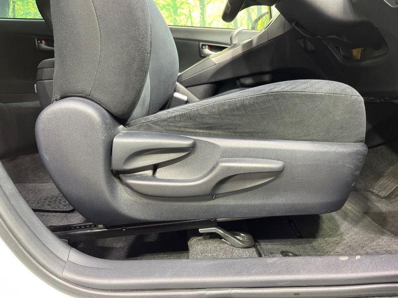 2013 Toyota Prius DAA-ZVW30 (UW-6a6eb77c260a2)[19]