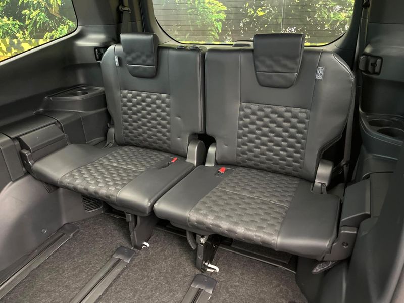 2022 Toyota Voxy 6AA-ZWR90W (UW-6a6eb79a21b46)[18]