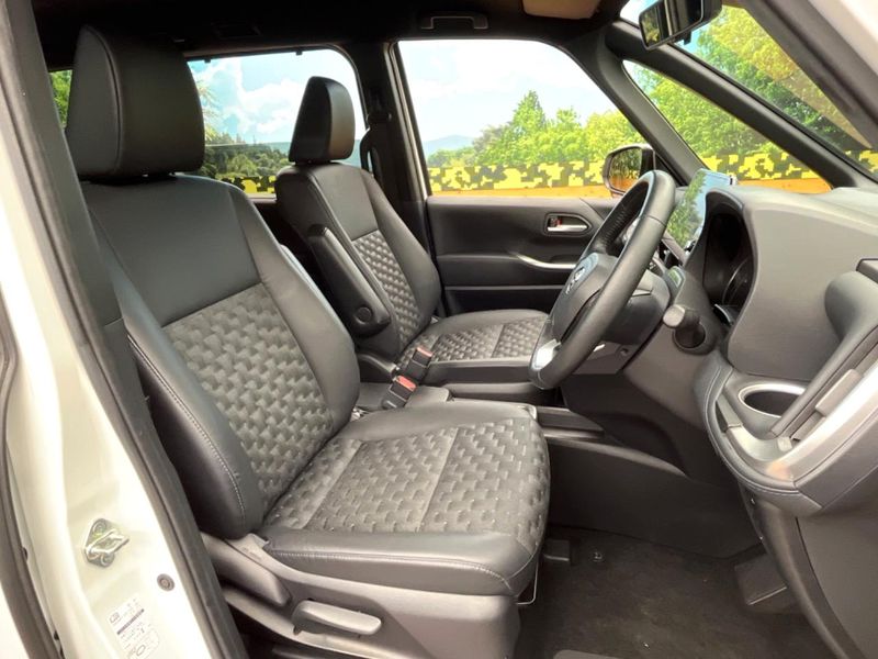 2022 Toyota Voxy 6AA-ZWR90W (UW-6a6eb79a21b46)[24]