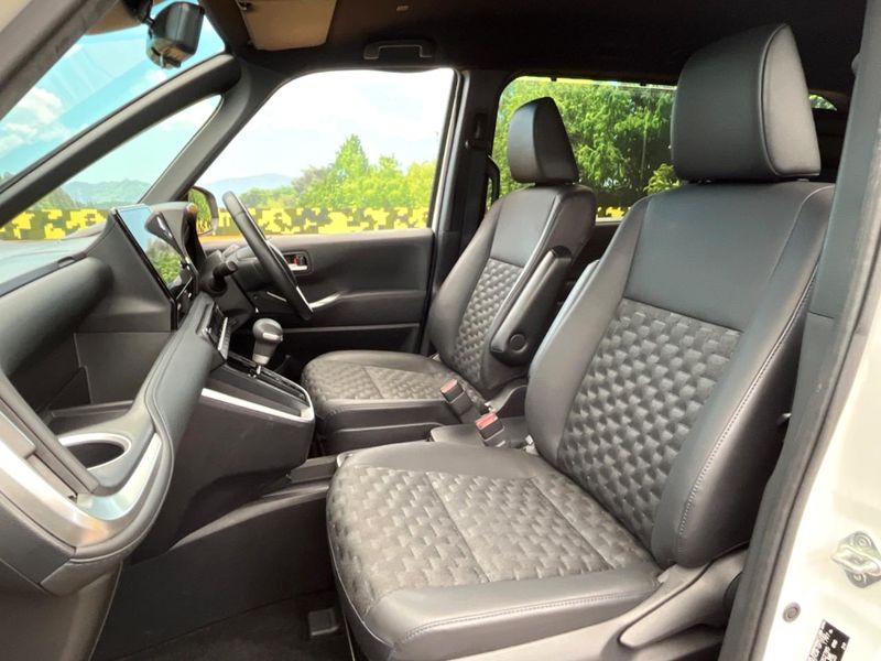 2022 Toyota Voxy 6AA-ZWR90W (UW-6a6eb79a21b46)[14]