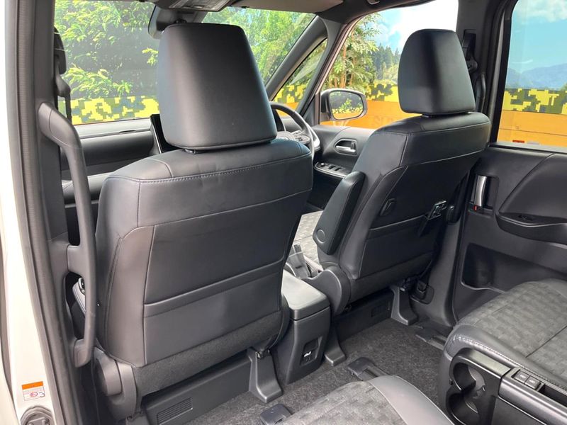 2022 Toyota Voxy 6AA-ZWR90W (UW-6a6eb79a21b46)[17]