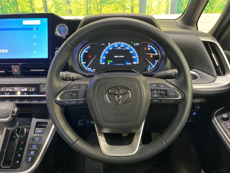 2023 Toyota Voxy 6AA-ZWR90W (UW-6a6eb79cd1ba2)[24]