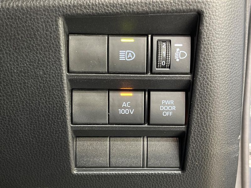 2023 Toyota Voxy 6AA-ZWR90W (UW-6a6eb79cd1ba2)[26]