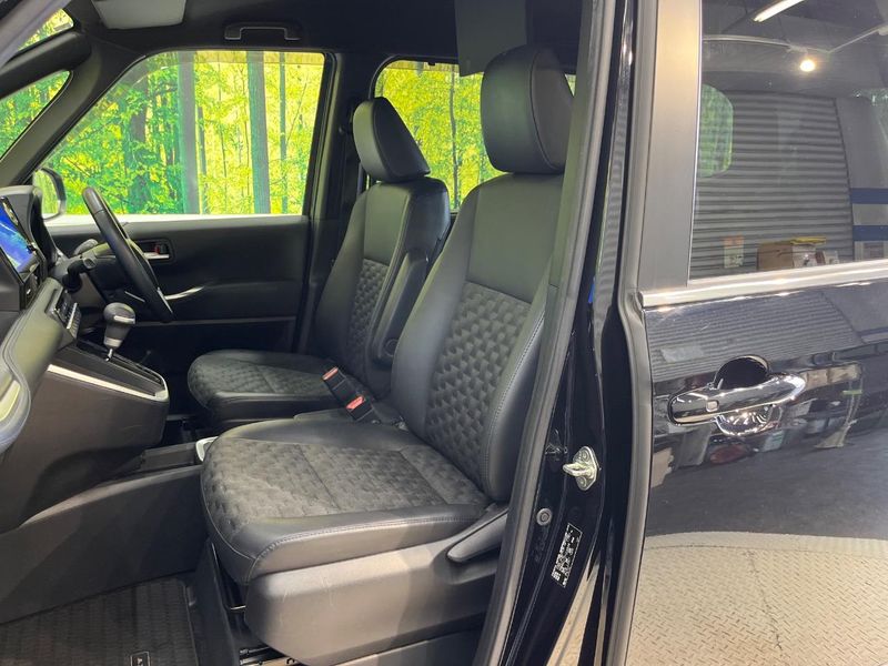 2023 Toyota Voxy 6AA-ZWR90W (UW-6a6eb79cd1ba2)[19]