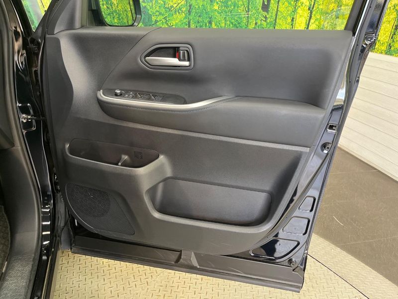 2023 Toyota Voxy 6AA-ZWR90W (UW-6a6eb79cd1ba2)[12]