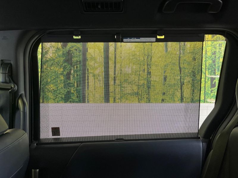 2023 Toyota Voxy 6AA-ZWR90W (UW-6a6eb79cd1ba2)[20]