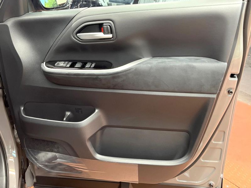 2026 Toyota Voxy 6AA-ZWR90W (UW-6a6eb7a518e9a)[22]