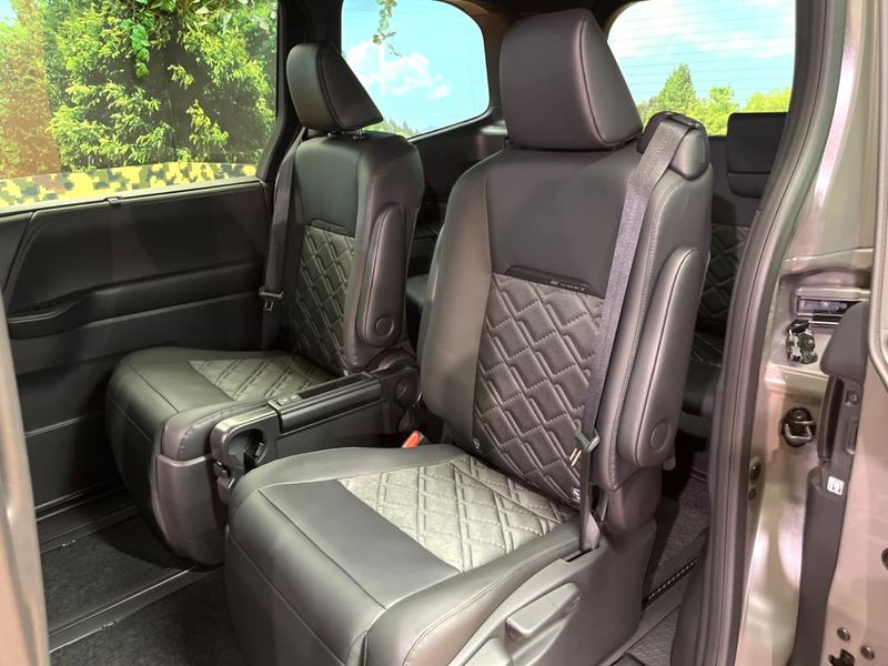 2026 Toyota Voxy 6AA-ZWR90W (UW-6a6eb7a518e9a)[12]