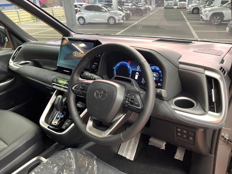 2026 Toyota Voxy 6AA-ZWR90W (UW-6a6eb7a518e9a)[5]