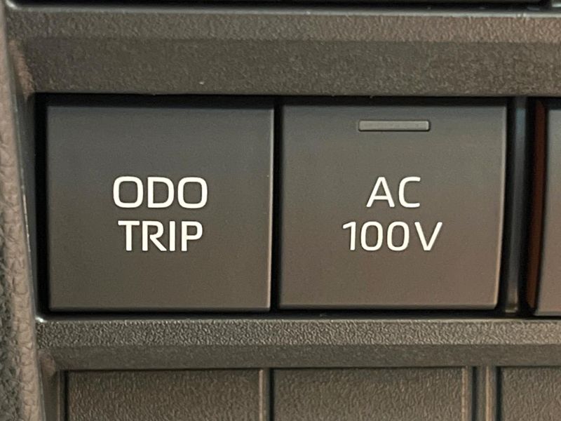 2026 Toyota Voxy 6AA-ZWR90W (UW-6a6eb7a518e9a)[26]