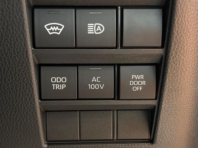 2026 Toyota Voxy 6AA-ZWR90W (UW-6a6eb7a518e9a)[24]