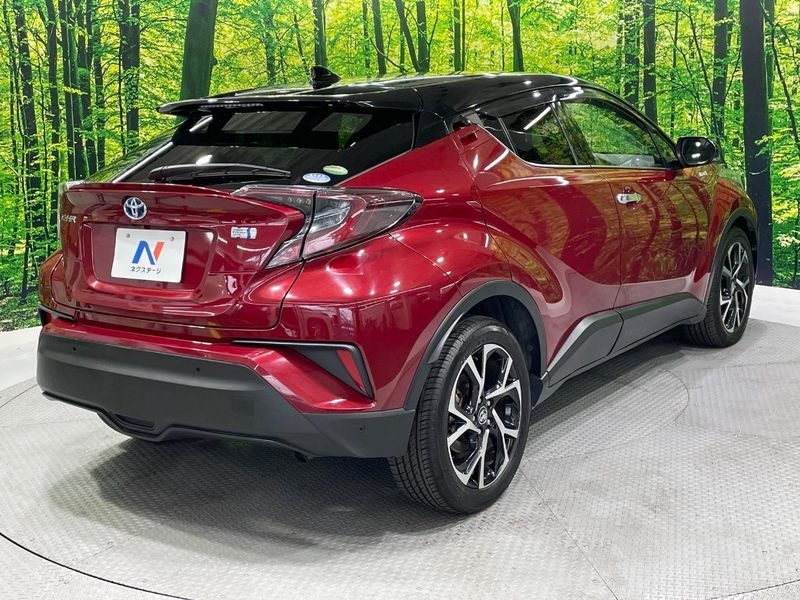 2018 Toyota C-HR DAA-ZYX10 (UW-6a6eb7aaa3fde)[18]