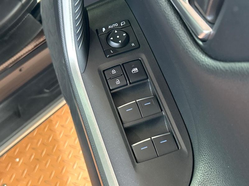 2023 Toyota RAV4 6AA-AXAH54 (UW-6a70054c0a5b0)[4]