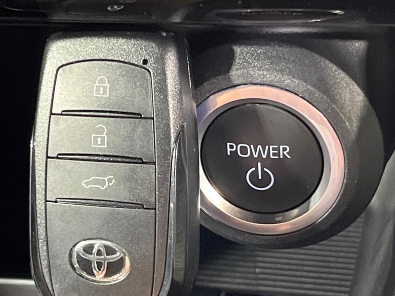 2023 Toyota Harrier Hybrid 6AA-AXUH80 (UW-6a7005572a51c)[4]