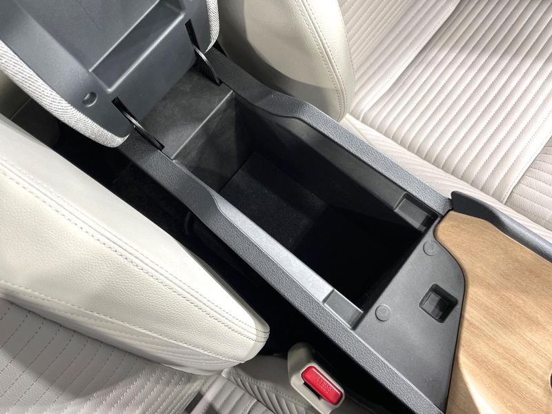 2022 Nissan Aura 6AA-FE13 (UW-6a7005dd00b20)[28]
