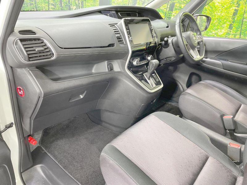 2016 Nissan Serena DAA-GFNC27 (UW-6a70060a28d8e)[24]