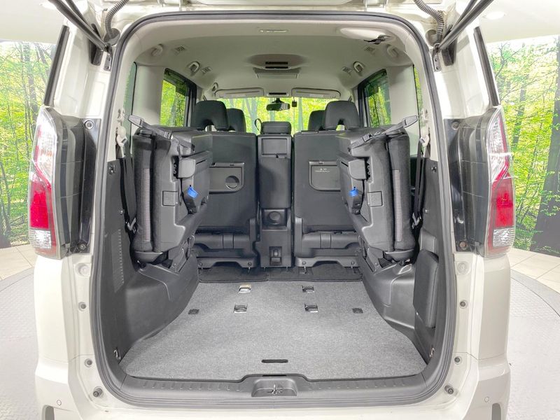 2016 Nissan Serena DAA-GFNC27 (UW-6a70060a28d8e)[6]