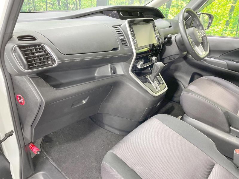 2017 Nissan Serena DAA-GFNC27 (UW-6a70060ab3716)[24]