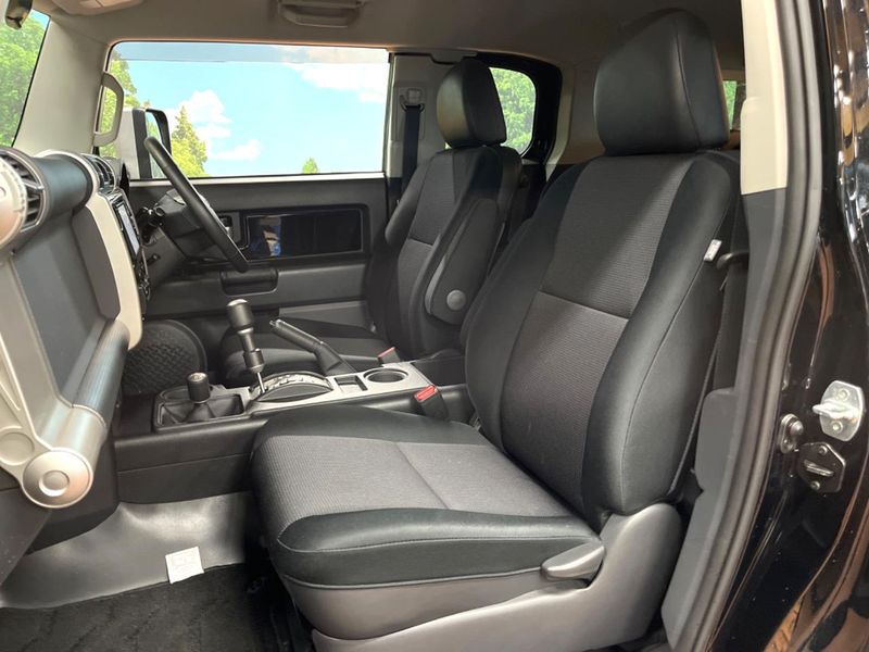 2012 Toyota FJ CRUISER CBA-GSJ15W (UW-6a7006213f3e2)[5]