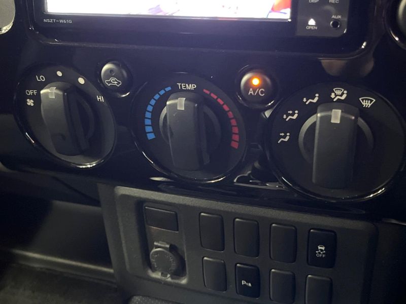 2012 Toyota FJ CRUISER CBA-GSJ15W (UW-6a7006213f3e2)[25]