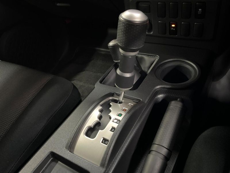 2012 Toyota FJ CRUISER CBA-GSJ15W (UW-6a7006213f3e2)[29]