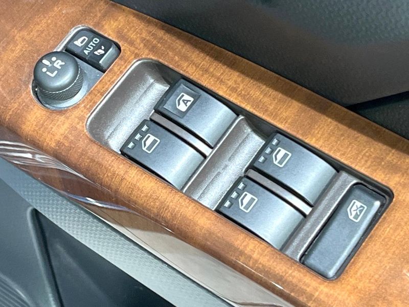 2017 Daihatsu Toll DBA-M900S (UW-6a70074a3a960)[25]