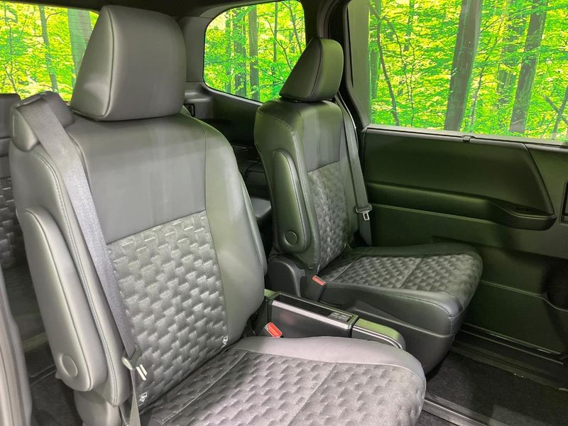 2024 Toyota Voxy 6BA-MZRA90W (UW-6a700802e8a6b)[9]